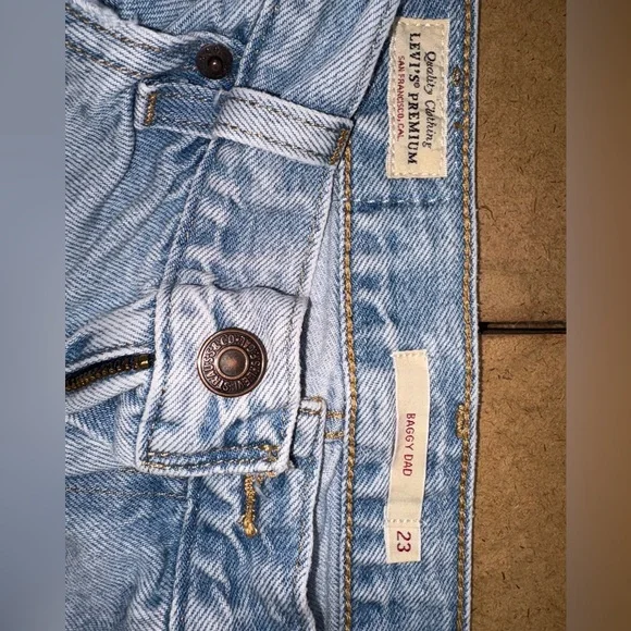 Levi's Premium Light Wash Baggy Dad Jeans - Picture 4 of 4